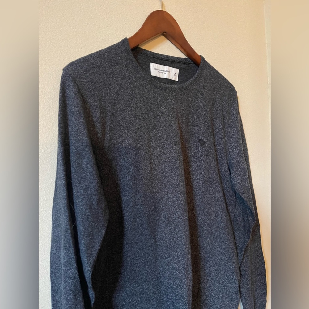 A&F Men’s long sleeve tee